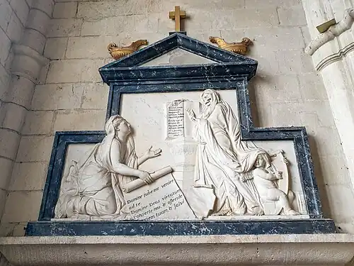 Femme agenouillée devant la mort, bas-relief du tombeau de la reine mère de Pologne, dans la cathédrale Saint-Louis de Blois (artiste inconnu, XVIIIe&nbsp;siècle).