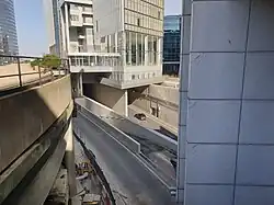 Base de la tour en février 2021.