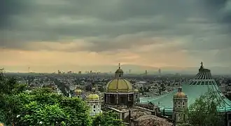 Vue sur les basiliques de Notre-Dame de Guadalupe depuis le Tepeyac.