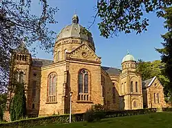 Vue latérale, avec transepts.