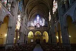 La nef avec l'orgue de tribune.