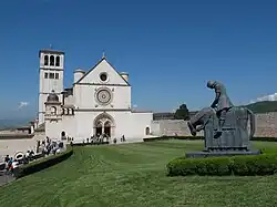 Entrée de la basilique Saint François d'Assise.