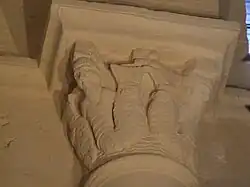 Chapiteau aux sirènes.