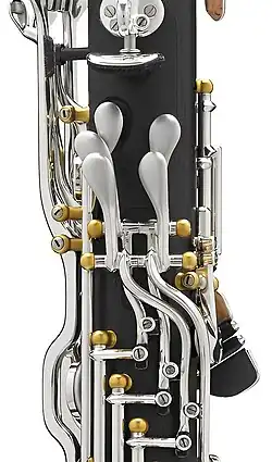 Clarinettes Gerold. Cinq clés au pouce droit (système Oehler).