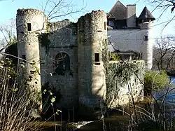 Le château de Rognac vu du sud.