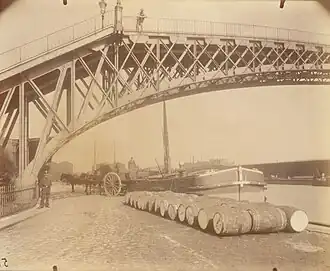 Le quai au niveau de la passerelle de la Moselle vers 1905 (photographie d'Eugène Atget).