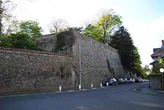 Vue du Bastion des Capucins parfaitement conservé. Le visiteur était placé sur la terrasse haute du Bastion.