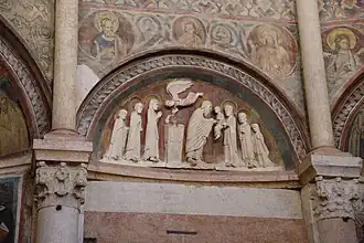 tympan E, au-dessus de la porte sud, la présentation au temple