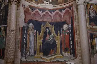 niche no 3, Vierge à l'enfant sur son trône