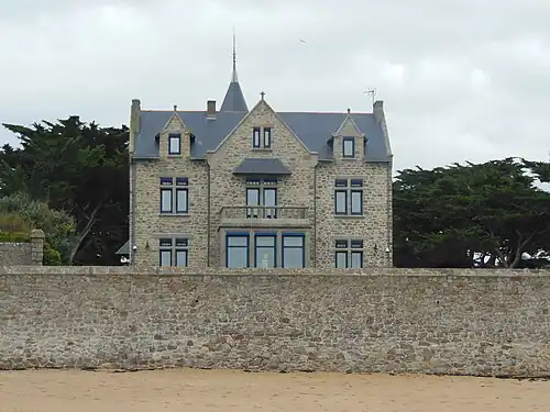 Manoir de Landévennec, vu de la plage