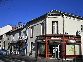 Commerces de la place Beaujardin.