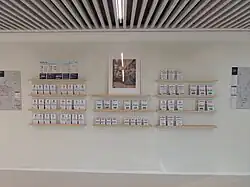 Documentation destinée aux voyageurs au sein de l'agence commerciale.