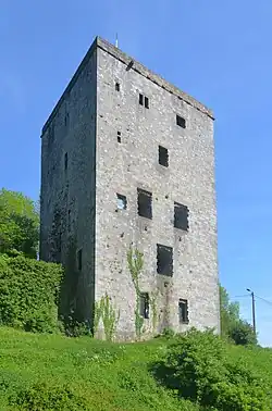 Les murs ouest et sud de la tour Salamandre.