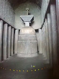 Nef central du chaitya de Bedsa avec le stupa dagoba.
