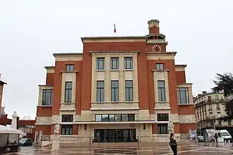 Le Beffroi de Montrouge, où se tient le Salon.