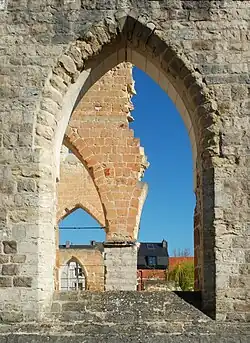 Baie ogivalede la façade sud.