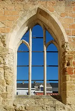 Baie en tripletde la nef.