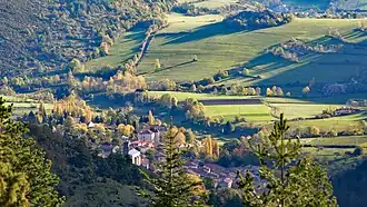 Belcaire vu depuis Les Cols de Camurac.
