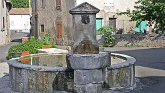 Fontaine abreuvoir.