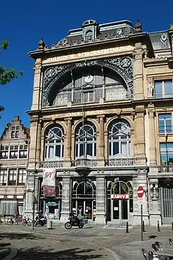 Façade de la Maison du peuple Ons Huis.