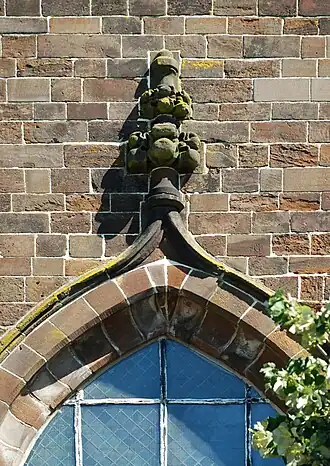 Le fleuron de la fenêtre de la tour.