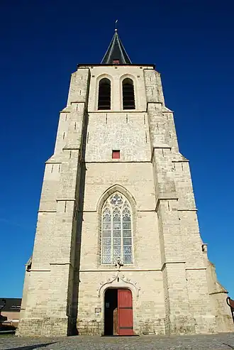La tour vue de l'ouest.
