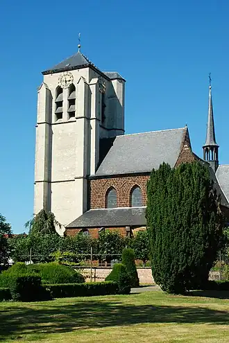 L'église vue du sud.