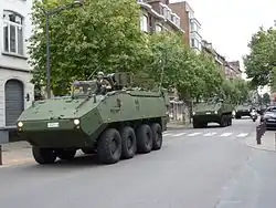 Retour du défilé militaire du 21 juillet par l'avenue Chazal