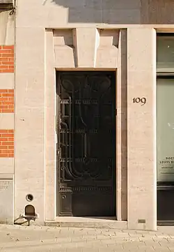 La porte de service.