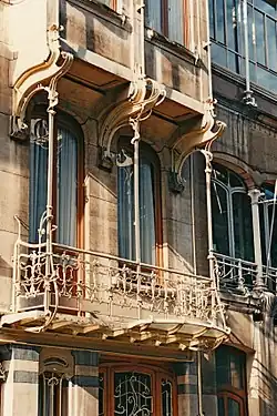 Le balcon.