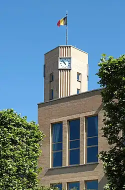 La tour vue du sud .