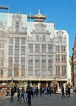 Les bâches lors des travaux de restauration en 2011-2012.