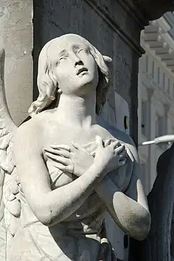 L'ange situéà l'angle nord-est.