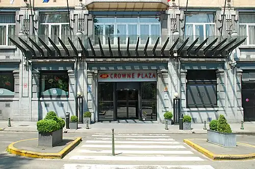 L'entrée de l'hôtel rue Gineste et sa marquise.