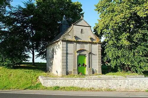 La chapelle vue de la route nationale.