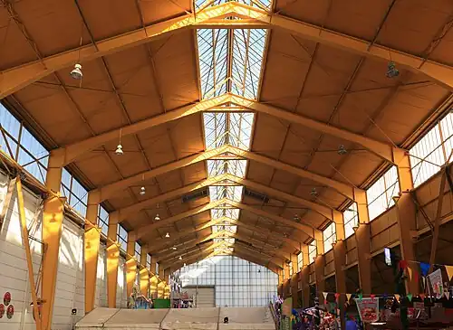 Le plafond et sa verrière.