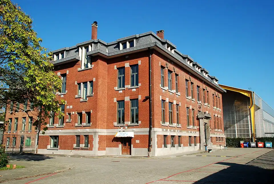 Les «&nbsp;Grands bureaux&nbsp;» (1926) et le «&nbsp;Parc à Mitrailles&nbsp;» (1951).