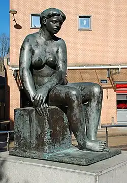La Femme Assise, à Louvain-la-Neuve.
