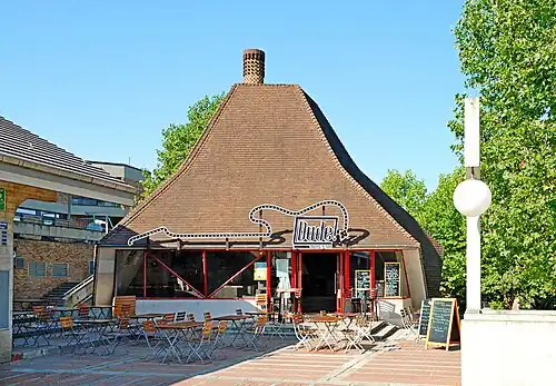 La silhouette pyramidale du café.