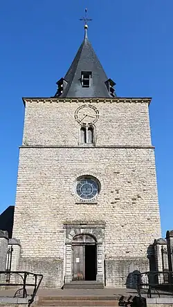 La tour vue de face.