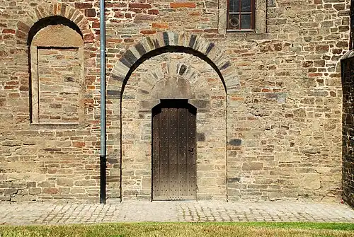 Deuxième porte.