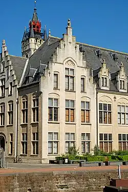 Façade orientale, face à la Dendre.