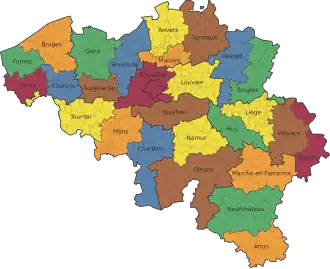 Les 27 arrondissements judiciaires que comprenant la Belgique jusqu'au premier avril 2014.