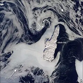 Photo satellite de Belle Isle montrant le courant du Labrador dans le détroit de Belle Isle.