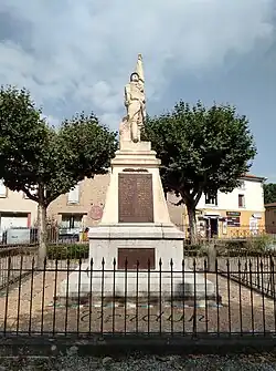 Le monument aux morts de Belpech.