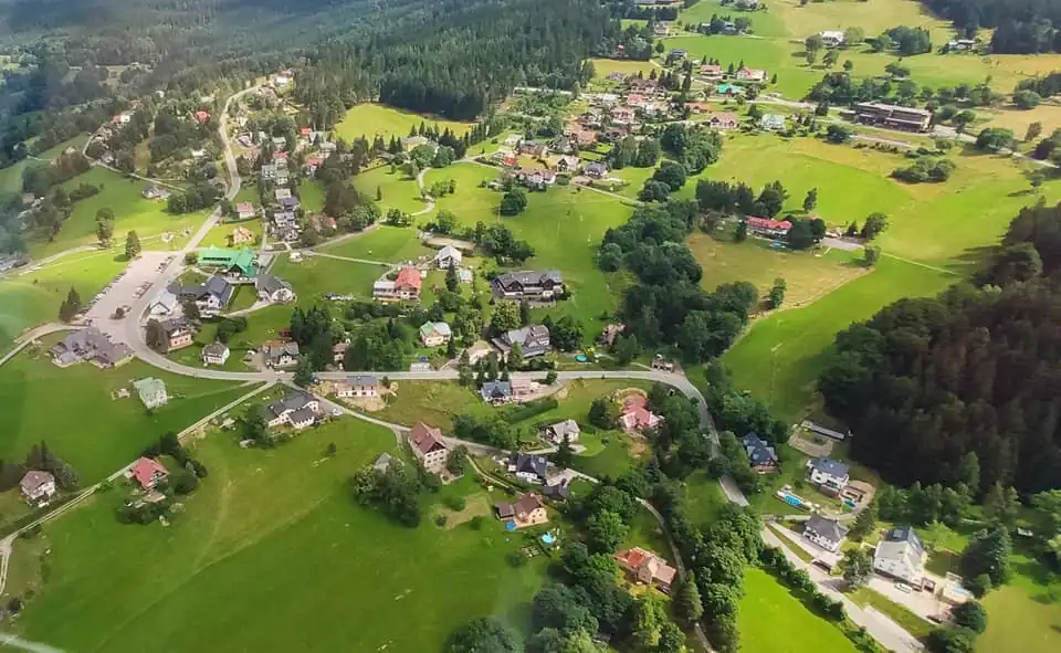 Benecko : vue aérienne.