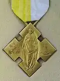 Avers de la médaille Benemerenti (1984).