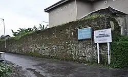 Pan de mur restant de l'ancien palais de Kartasura