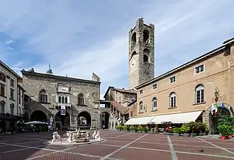 La Piazza Vecchia.