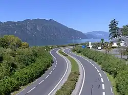 C'est la route principale pour les voitures et non une voie pour vélo